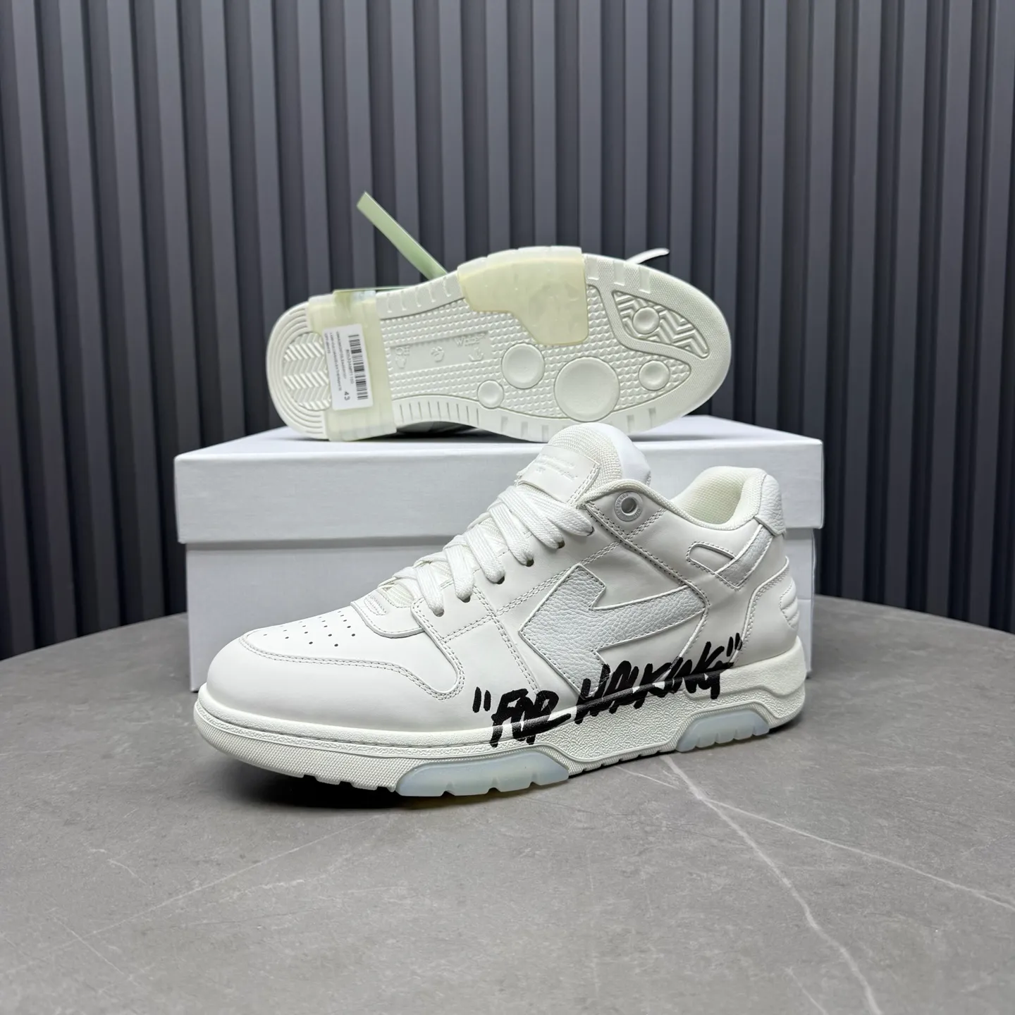 【off- white】P: 620💰Couple model👫, Size: 35-44 (Customized for men 38.45.46) High-quality version👊 "Out of office" series original molding, original lasting, production process 1:1 Original ➰OFF GRAY WHITE OW ➰ First-layer cowhide Imported skin-friendly and environmentally friendly polyester mesh Original molding high elastic and environmentally friendly molding pad Made with the original lasting process. The original molded rubber outsole (never yellows and deforms) has a super correct shape, bright color and strong three-dimensional effect👍. Packaging💯Full set of packaging synchronized with the official website (branded paper, certificate of quality, branded cloth bag)